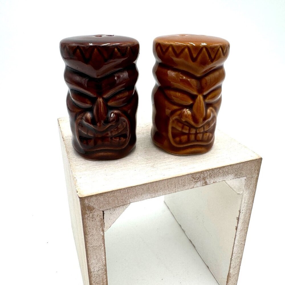 Vintage Tiki Totem Brown Ceramic Hawaiian Tropical  Salt and Pepper Shakers